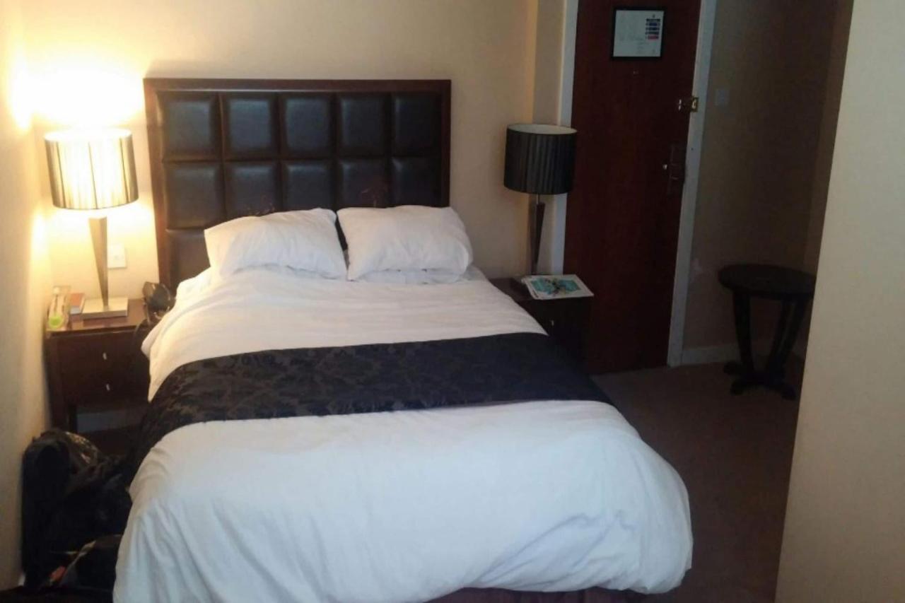 Oyo Clayton Lodge Newcastle-under-Lyme Exteriör bild