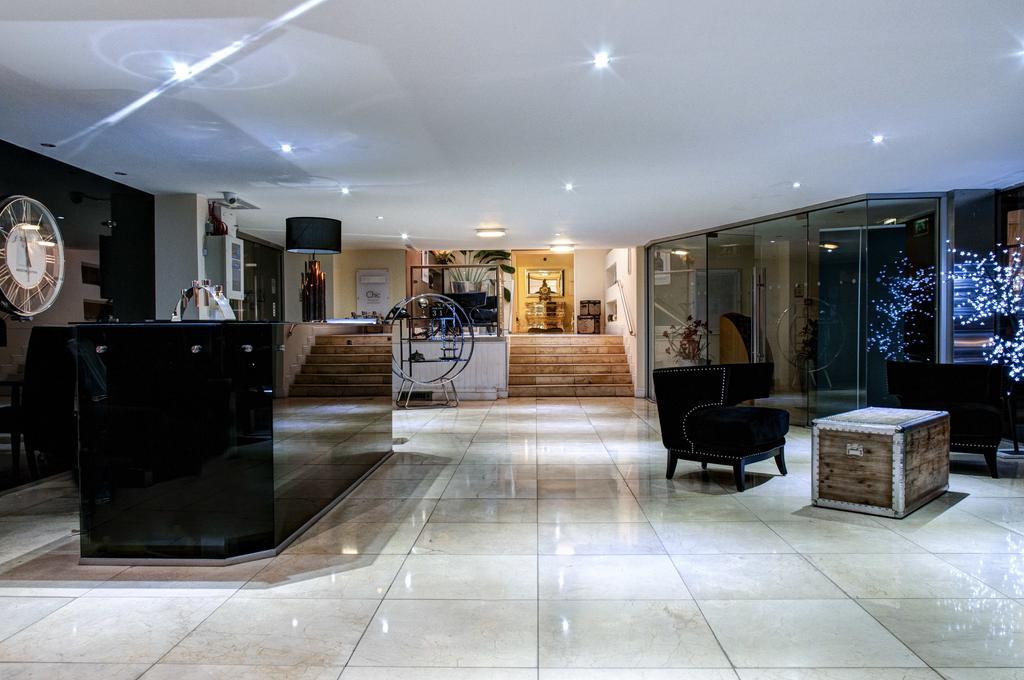 Oyo Clayton Lodge Newcastle-under-Lyme Exteriör bild